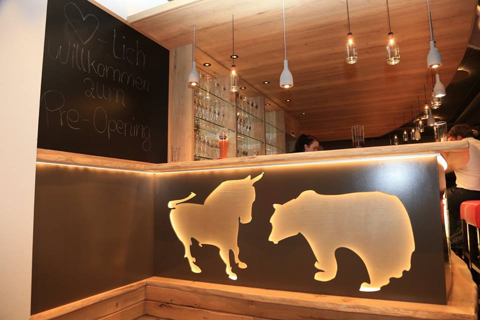 Bullen und Bären Restaurant  Bar urbi et orbi concrete lamps 3