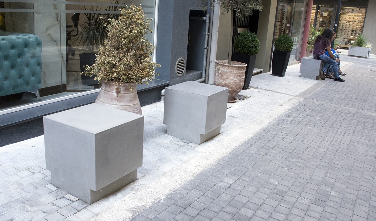 urbietorbi concrete benches Athens commercial triangle 3 1