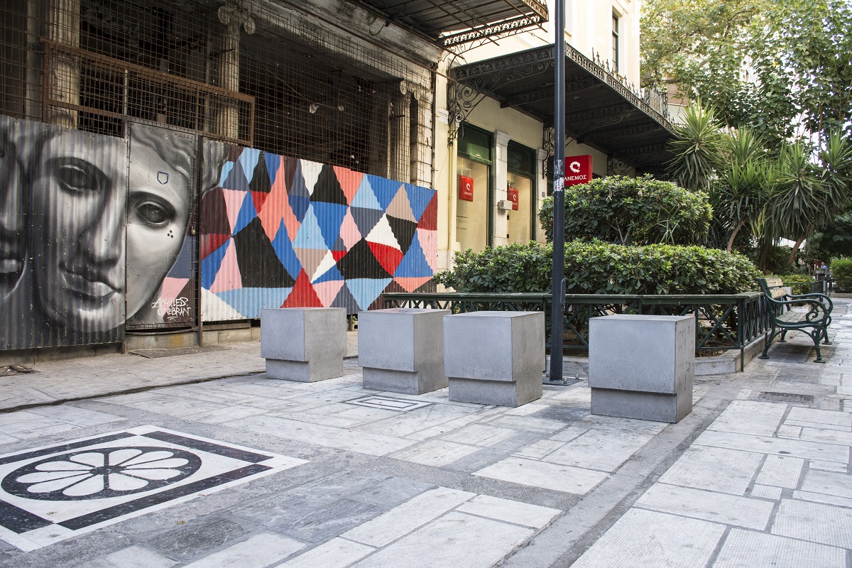 urbietorbi concrete benches Athens commercial triangle 6