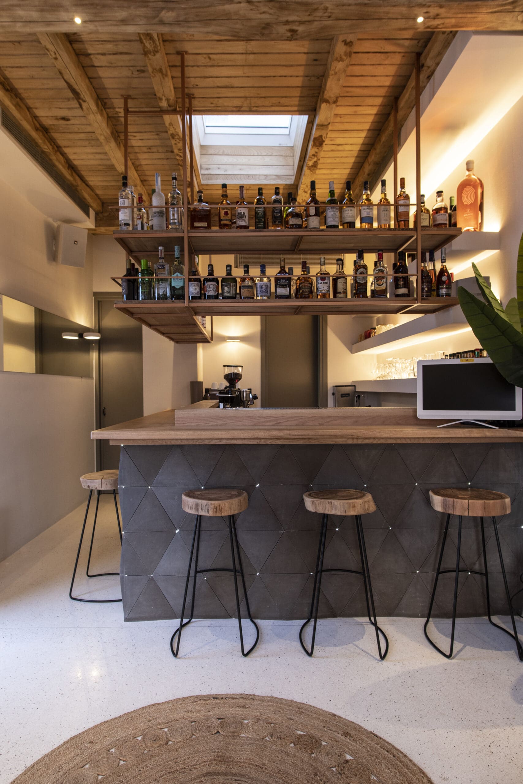 Carino Paros Art Group Interiors Urbi Et Orbi Gal5
