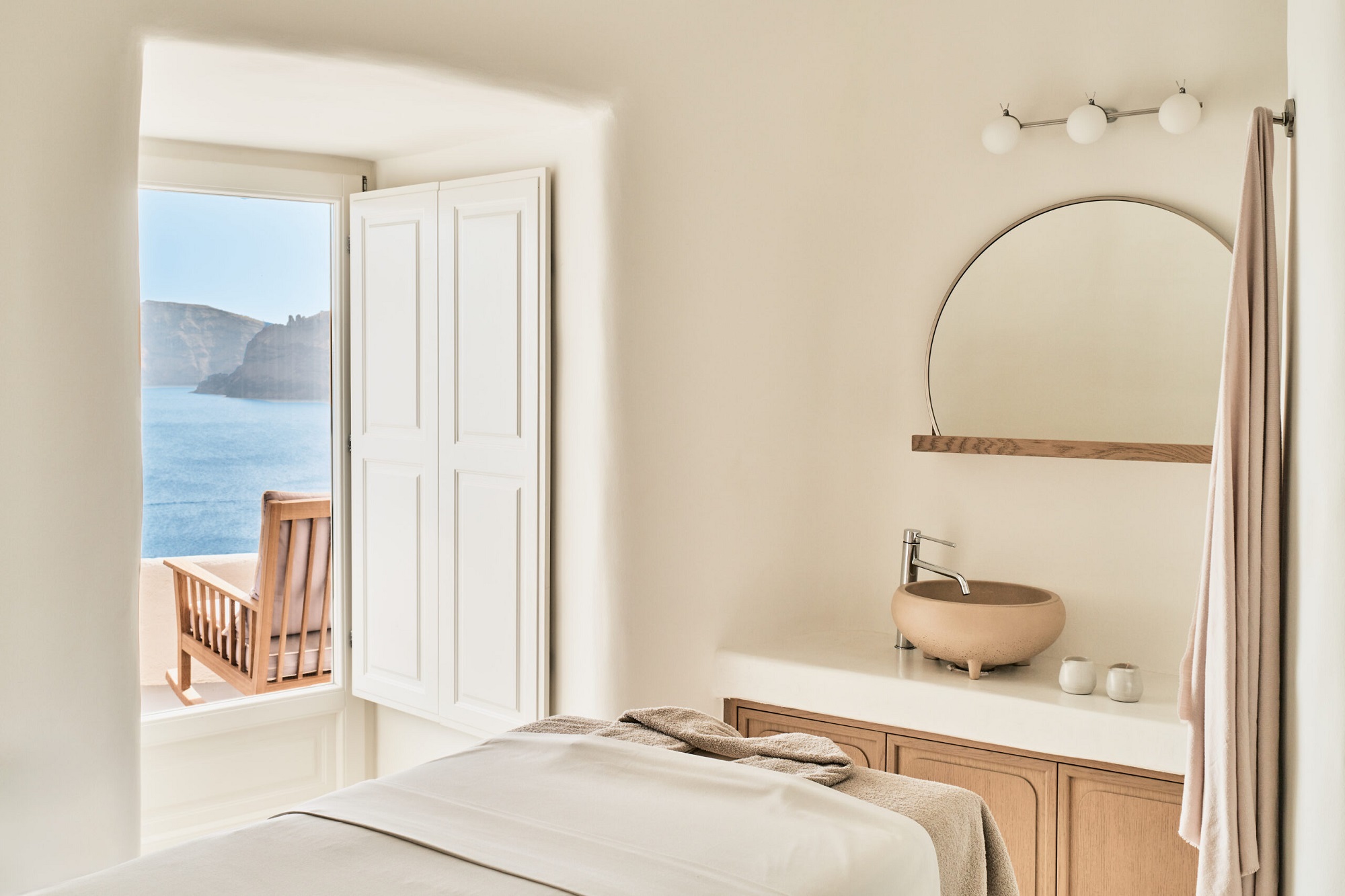 BULBO Beige By Valentino Marengo For Urbi Et Orbi Lavabo De Cemento Santorini Mystique Hotel