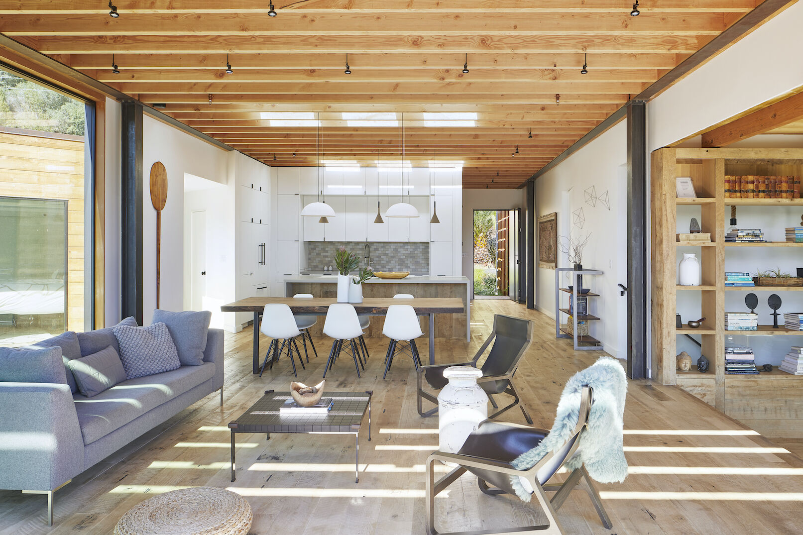 GLOBUS 410 Ivory Urbi Et Orbi Concrete Pendant Lamp Lowres Spiegel Aihara Workshop Hillside Home In Mill Valley