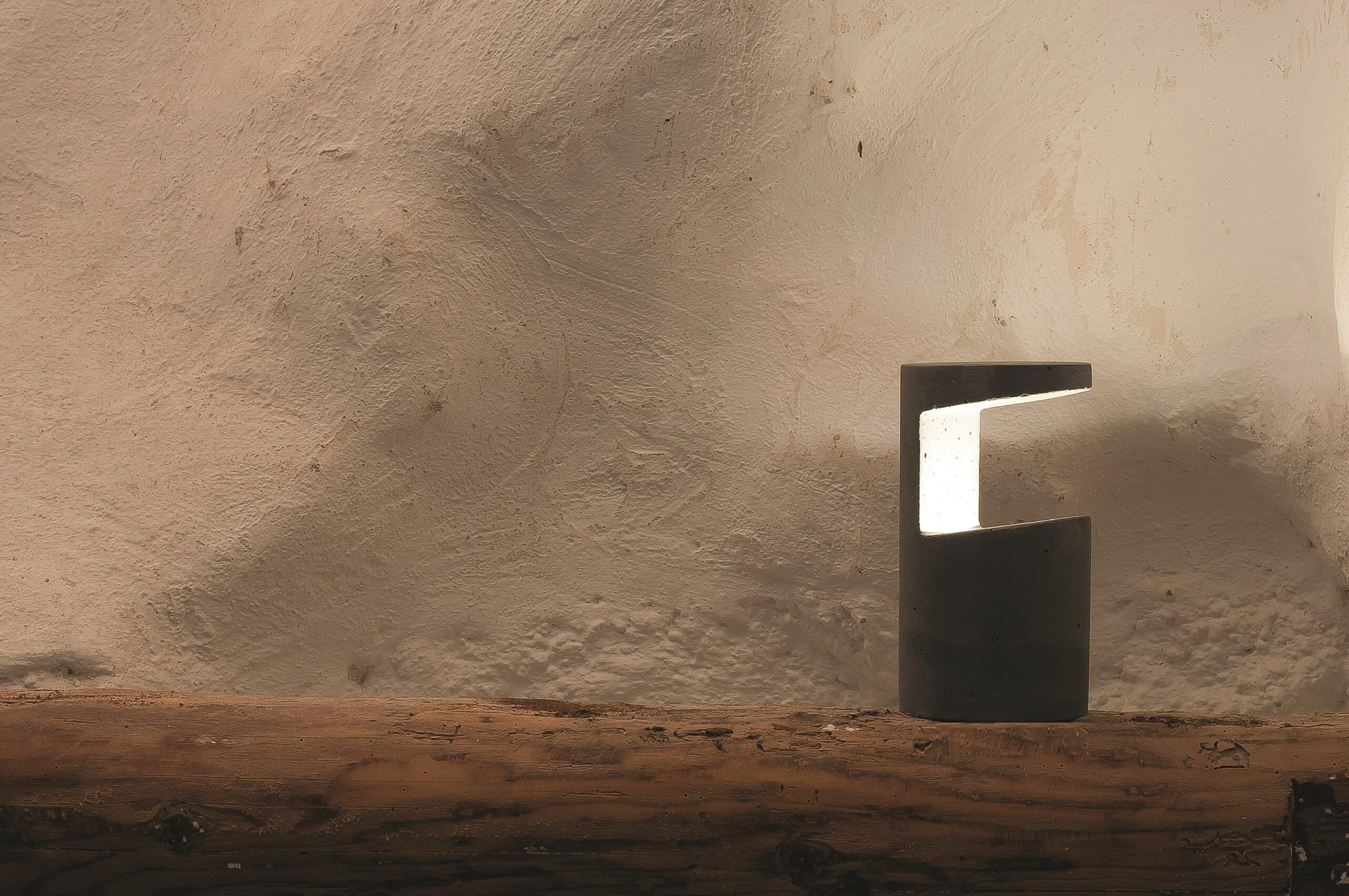 REF Design By Valentino Marengo For Urbi Et Orbi LED Table Light GAL