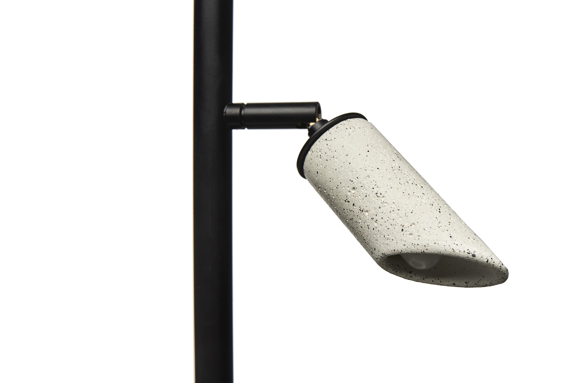 maceo_T_detail_Urbi_et_Orbi_Lampe_de_table_en_béton