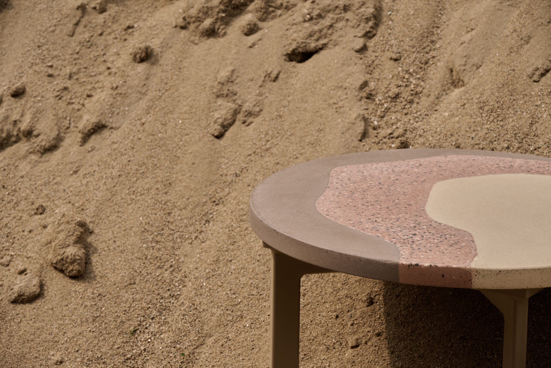 Strata Tisch Aus Zement Design By Ctrlzak Urbi Et Orbi Lowres