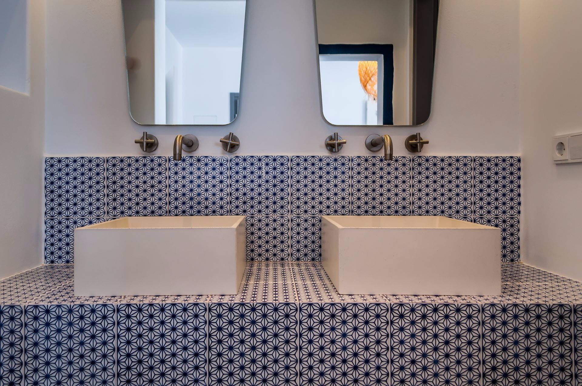 Project Milos Breeze By Vois Architects Urbi Et Orbi Concrete Washbasins 4