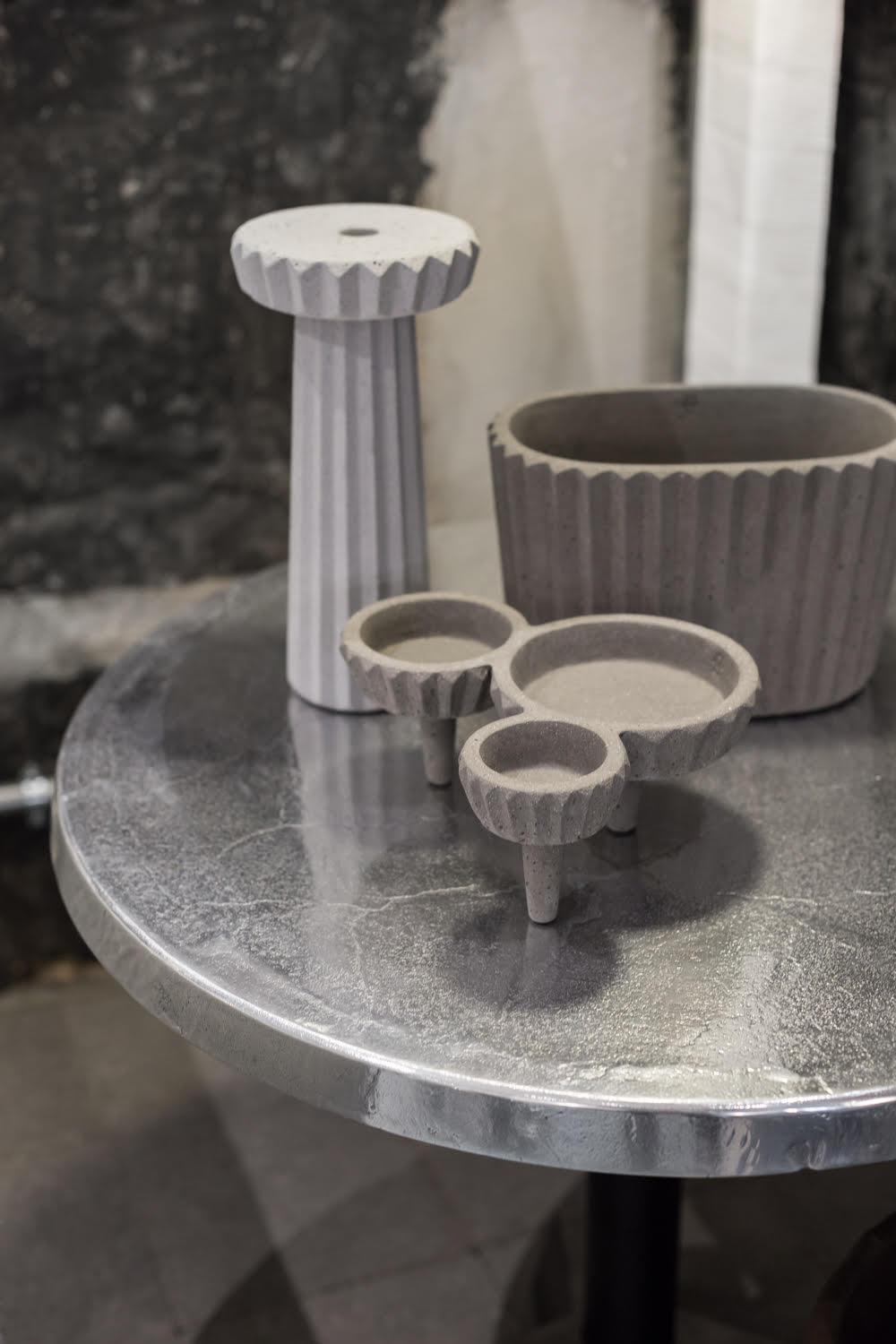 Siman Collection Urbi Et Orbi Concrete Tableware By Gianpaolo Venier Gervasoni Showroom Photo Francesca Iovene Styling Beatrice Rossetti Studio Art Direction Studio Otto Paola Navone GAL