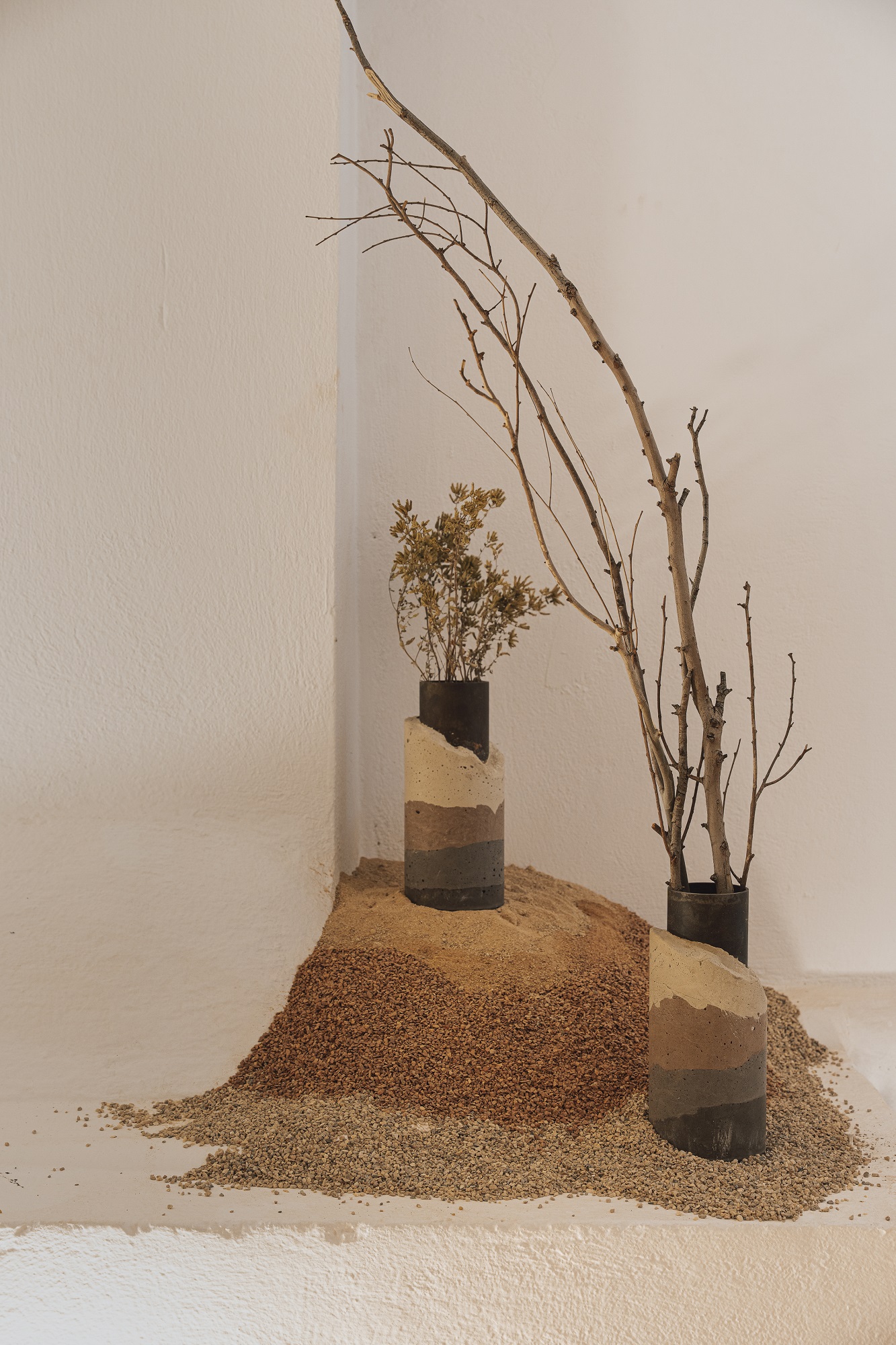 strata_concrete_vase_by_ctrlzak_for_urbi_et_orbi_cool_gal