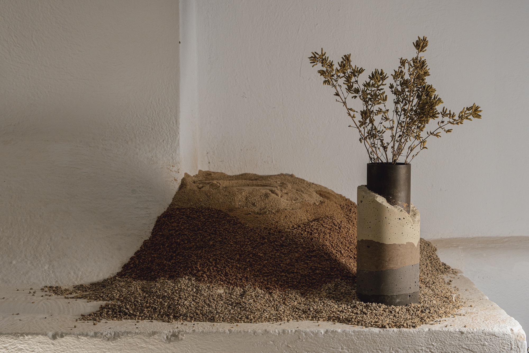 strata_vase_by_ctrlzak_for_urbi_et_orbi_cool_gal