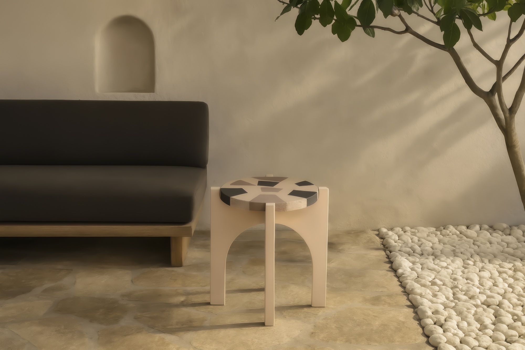 Oikos concrete side table som by Sara Ricciardi urbi et orbi
